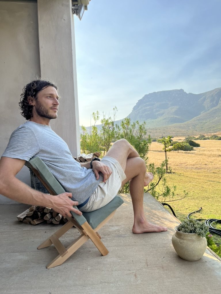 Beech folding chair with olive canvas